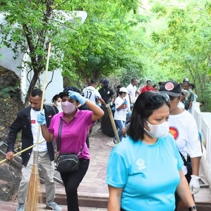 Acção de limpeza comunitária em Cristo Rei, Díli.